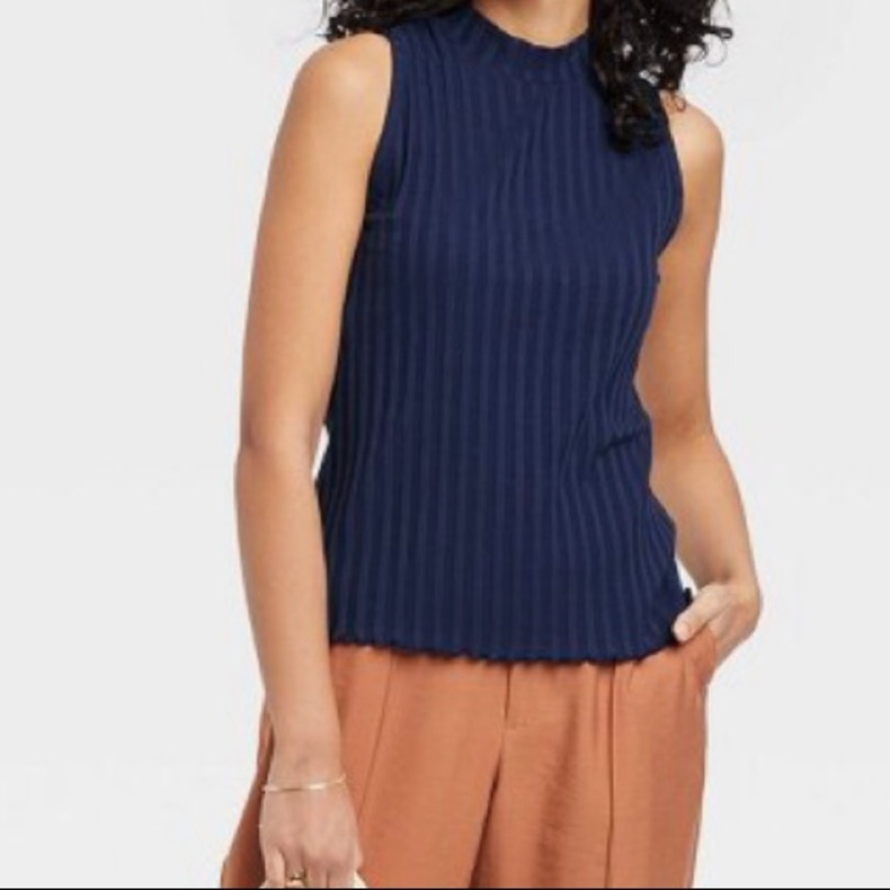 A New Day Brand; Women’s Mock Neck Ribbed Tank Top; Size M.